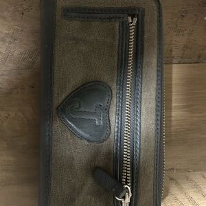 Authentic juicy couture wallet , very good size